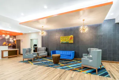 Photo 3 - La Quinta Inn & Suites by Wyndham Oklahoma City Airport
