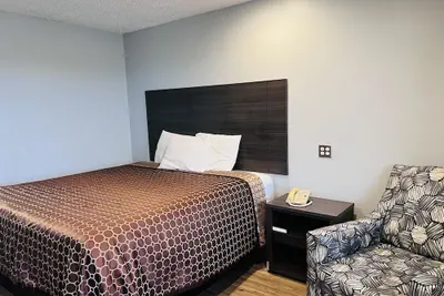 Photo 5 - Coachway Inn