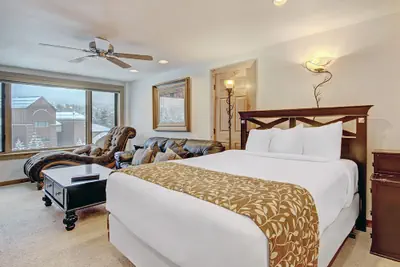 Photo 5 - Ski-in/ski-out Studio W/snowy Alpine Views - Walk To Main St Studio Bedroom Condo by RedAwning