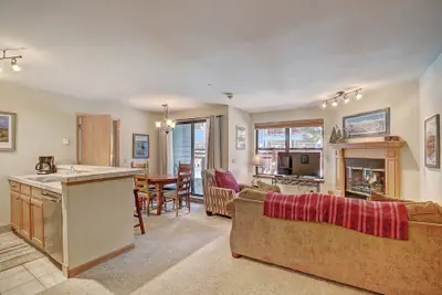 Photo 2 - Cozy + Convenient 1br - Just Steps To Vibrant Apres-ski 4ppl 1 Bedroom Condo by RedAwning