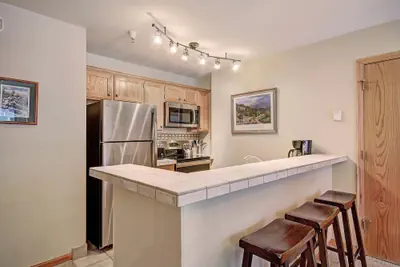Photo 4 - Cozy + Convenient 1br - Just Steps To Vibrant Apres-ski 4ppl 1 Bedroom Condo by RedAwning