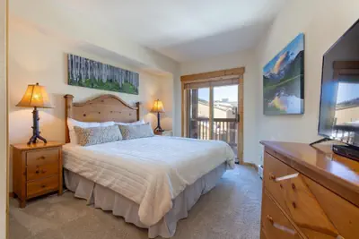 Photo 5 - 2640 Tenderfoot 3 Bedroom Condo by RedAwning