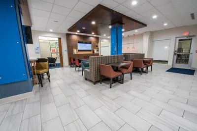 Photo 5 - Holiday Inn Express & Suites Lake Charles South Casino Area by IHG