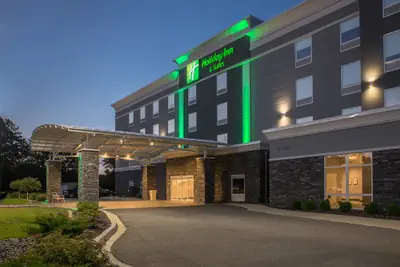 Photo 2 - Holiday Inn & Suites Decatur-Forsyth by IHG