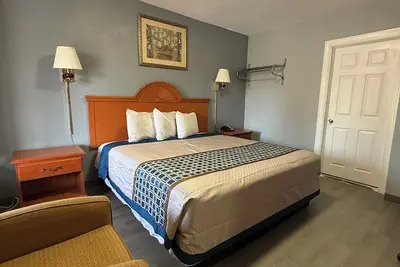 Photo 4 - Budget Inn Magnolia