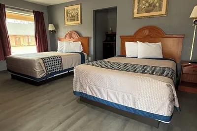Photo 2 - Budget Inn Magnolia