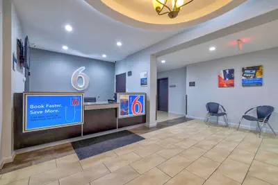 Photo 3 - Motel 6 Texas City, TX - I-45 South