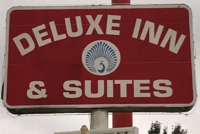 Photo 3 - Deluxe Inn And Suites