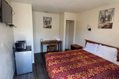 Photo 4 - World Motel