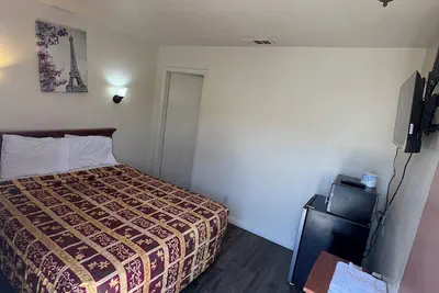 Photo 2 - World Motel