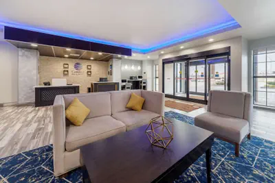Photo 3 - Comfort Inn & Suites Oklahoma City South I-35