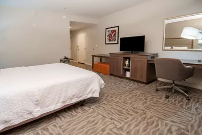 Photo 4 - Hampton Inn Opelousas