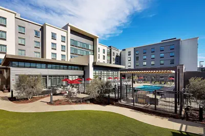 Photo 2 - Hampton Inn Long Beach Airport