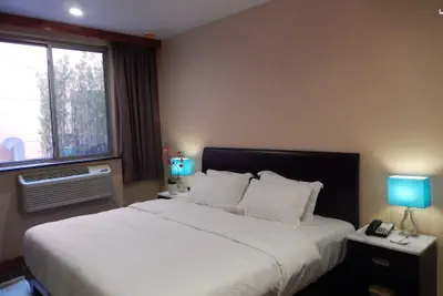 Photo 5 - Quality Inn near Sunset Park