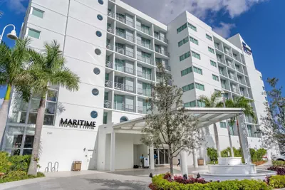 Photo 2 - Maritime Hotel Fort Lauderdale Airport & Cruiseport