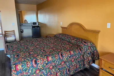 Photo 2 - Palm Tree Inn