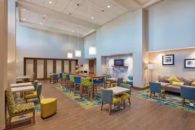 Photo 4 - Hampton Inn & Suites Sacramento at Csus