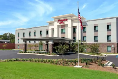 Photo 2 - Hampton Inn Wetumpka