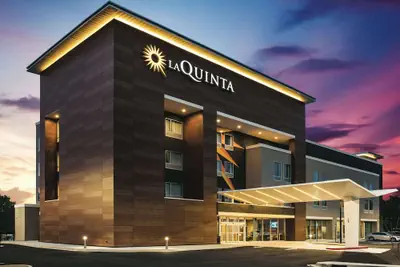 Photo 2 - La Quinta Inn & Suites by Wyndham Atlanta South - McDonough