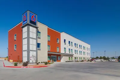 Photo 2 - Motel 6 Midland, TX