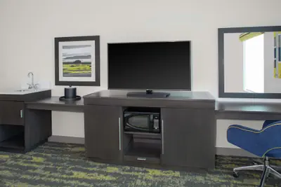 Photo 5 - Hampton Inn & Suites Irvine-Orange County Airport
