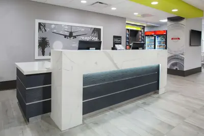 Photo 4 - Hampton Inn & Suites Irvine-Orange County Airport