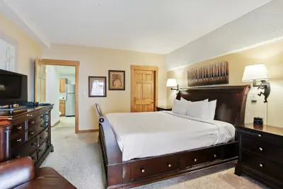 Photo 4 - Perfectly Located 1br - Steps To Ski & Apres Fun - Sleeps 4 1 Bedroom Condo by RedAwning