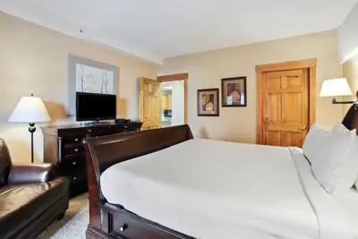 Photo 5 - Perfectly Located 1br - Steps To Ski & Apres Fun - Sleeps 4 1 Bedroom Condo by RedAwning