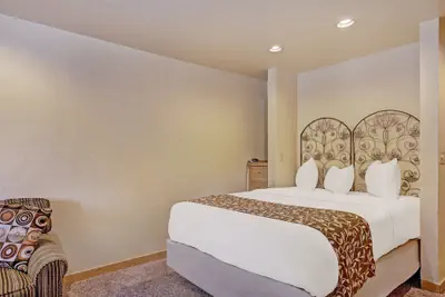 Photo 4 - Stay Slopeside At Peak 9, Cozy Studio Steps To Apres& Dining Studio Bedroom Condo by RedAwning