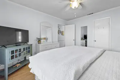 Photo 4 - Emerald Shores #1001 - 1 Br condo by RedAwning