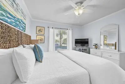 Photo 3 - Emerald Shores #1001 - 1 Br condo by RedAwning