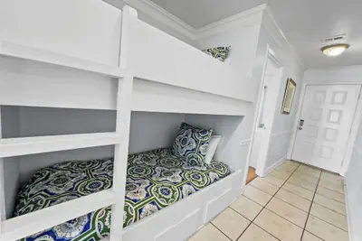 Photo 5 - Emerald Shores #1001 - 1 Br condo by RedAwning