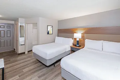 Photo 5 - Candlewood Suites Topeka West by IHG