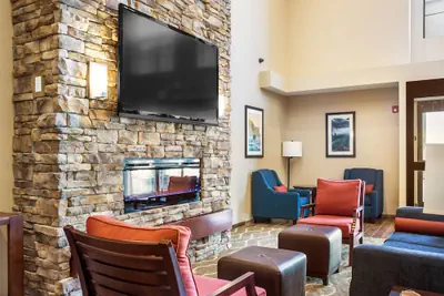 Photo 3 - Comfort Inn & Suites Niagara Falls Blvd USA