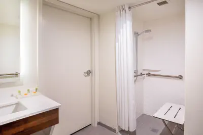 Photo 5 - Holiday Inn Newport News - Hampton by IHG