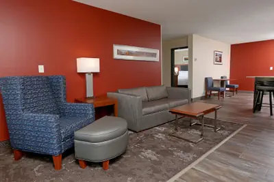 Photo 4 - Holiday Inn & Suites Sioux Falls - Airport by IHG