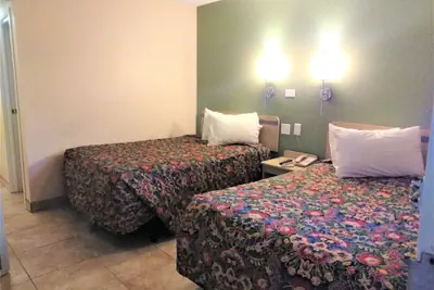 Photo 2 - Red Carpet Inn Jeffersonville