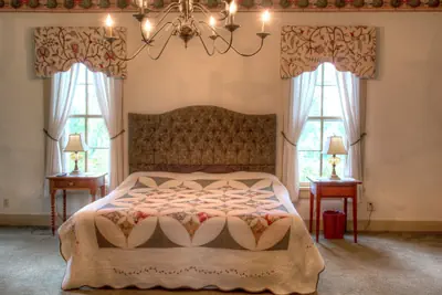 Photo 5 - Emma's Bed and Breakfast