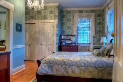 Photo 3 - Emma's Bed and Breakfast