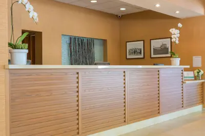 Photo 4 - Gateway Hotel Santa Monica