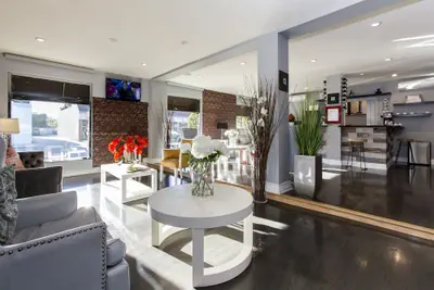 Photo 4 - L.A. Sky Boutique Hotel