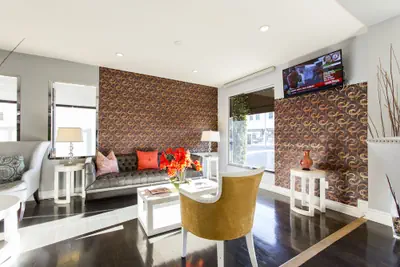 Photo 5 - L.A. Sky Boutique Hotel