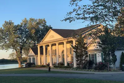 Photo 2 - The B & B at Queenslake