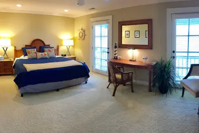 Photo 3 - The B & B at Queenslake