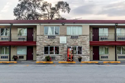 Photo 2 - Red Roof Inn Chicago - Alsip