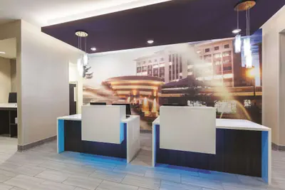 Photo 4 - La Quinta Inn & Suites by Wyndham Terre Haute