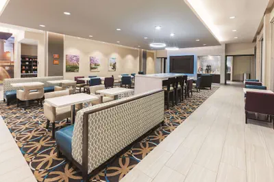 Photo 3 - La Quinta Inn & Suites by Wyndham Terre Haute