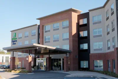 Photo 2 - Holiday Inn Express & Suites Summerville by IHG