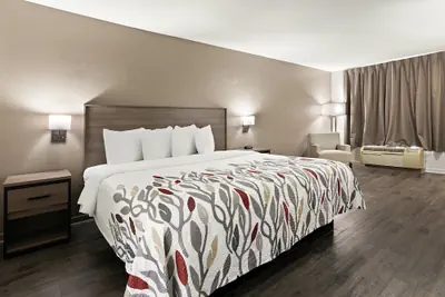 Photo 5 - Red Roof Inn & Suites Monroe, NC