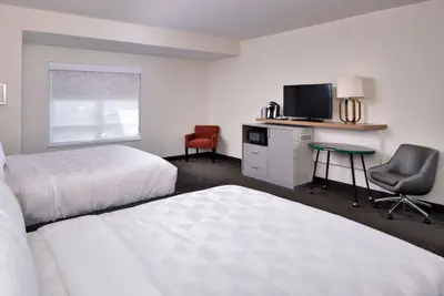 Photo 5 - Holiday Inn & Suites Farmington Hills - Detroit NW by IHG